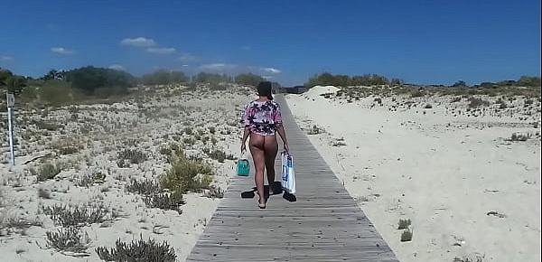  marche nu a la plage.MP4